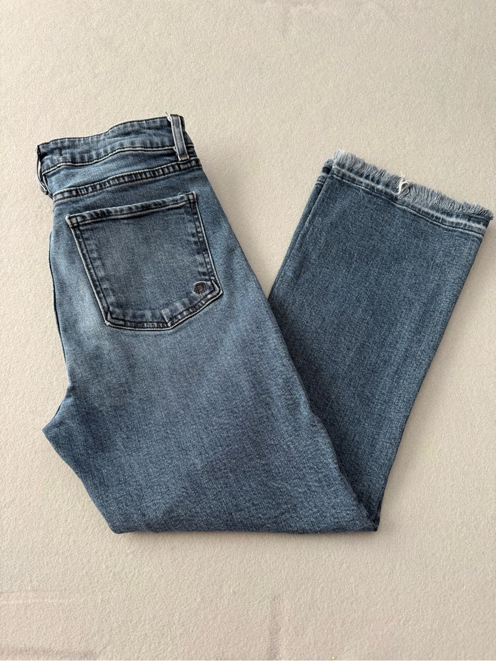 Woman’s Fidelity Hayden/Melrose Blue Cropped Jeans with Frayed Hem